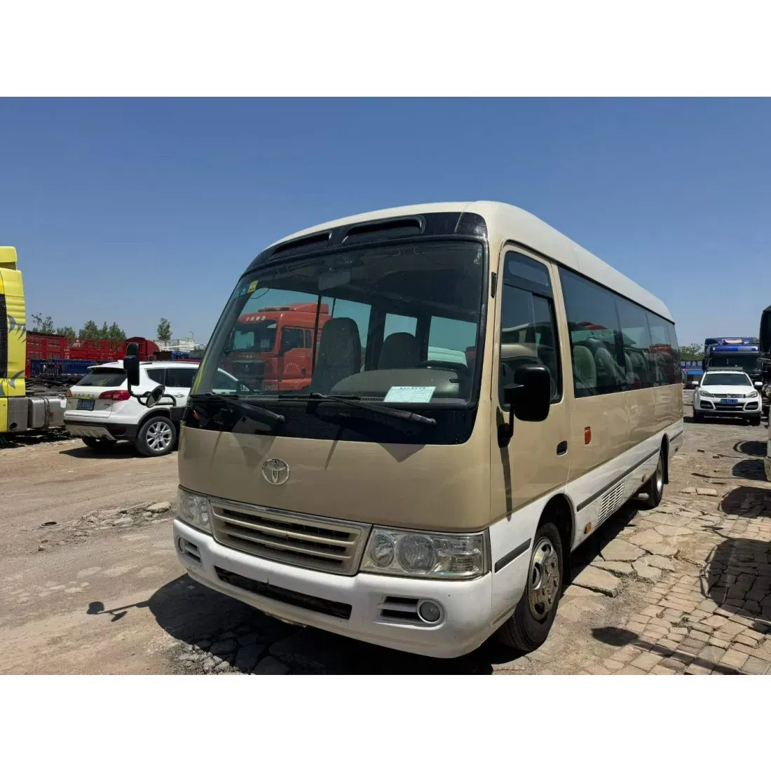 imgi_18_High-Spec-Diesel-Toyota-Coaster-23-Passenger-Van Toyota Coaster 23 Passenger Van– Buy Direct From China | Chinese EV for Sale France | Voitures chinoises à vendre en France - Image 1